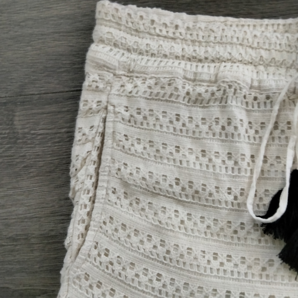 Zara Ivory White Lace Crochet Shorts W/ Pockets Size XS Elastic Waist Lined - Picture 4 of 15